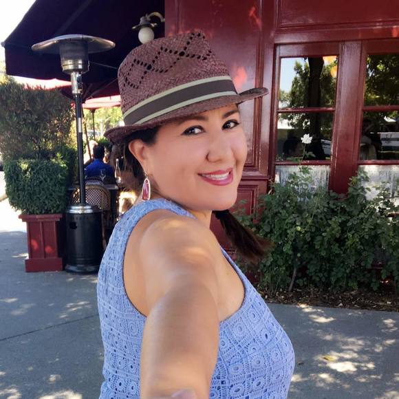 Meet your Posher, Lizette - Picture 1 of 1